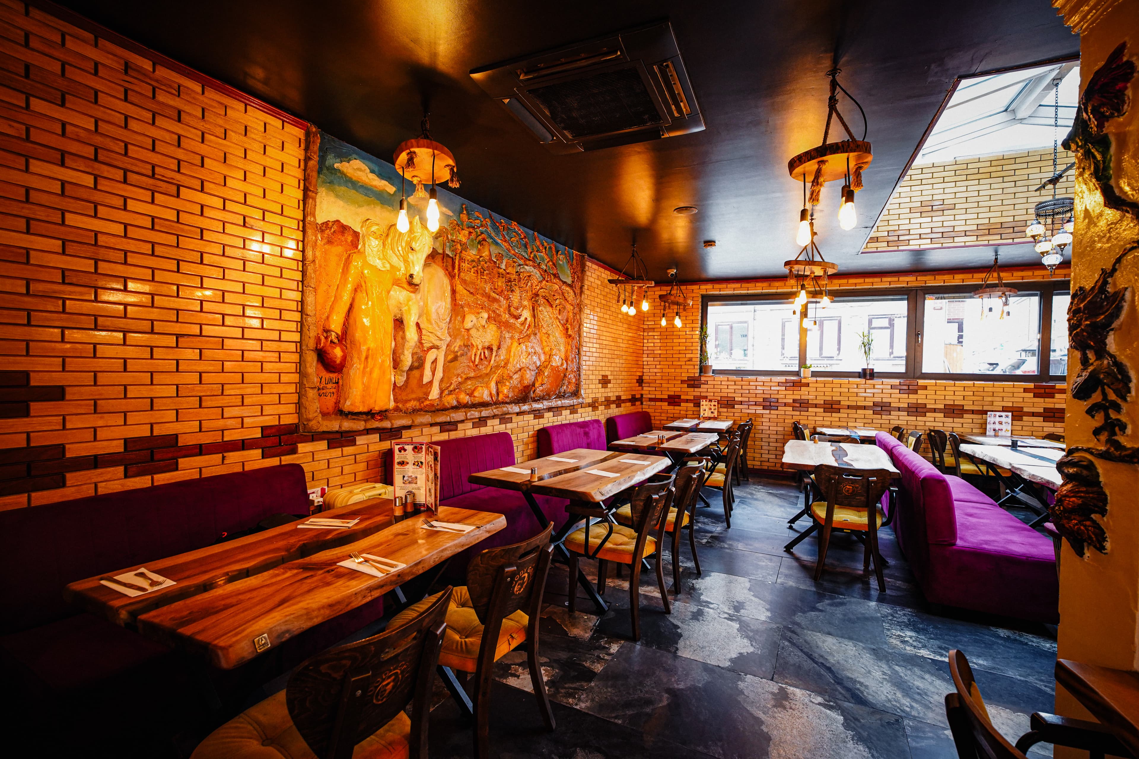 Woody Grill Interior